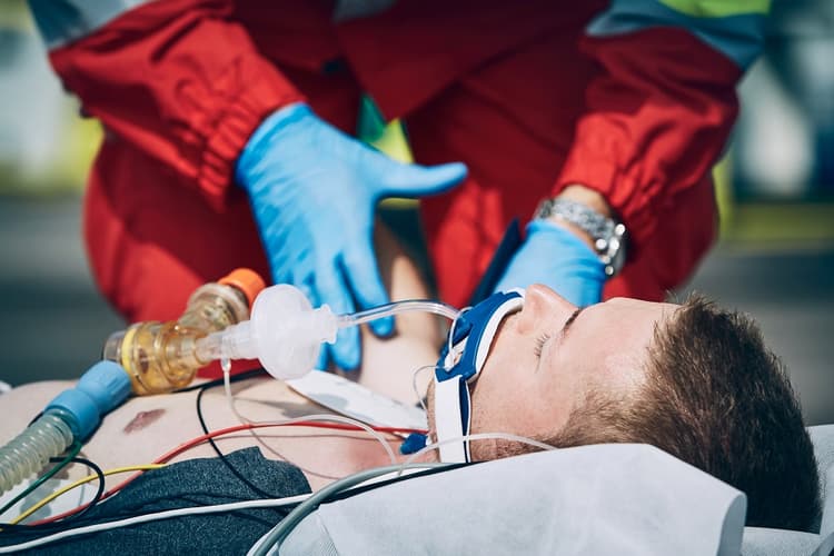 How To Administer Oxygen in An Emergency Situation - Featured blog post image for LFA First Response