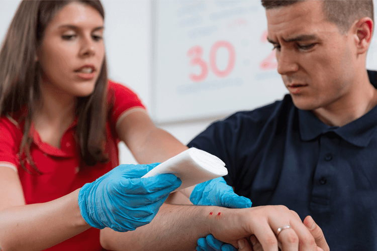 How to Treat a Snake Bite Effectively - Featured blog post image for LFA First Response